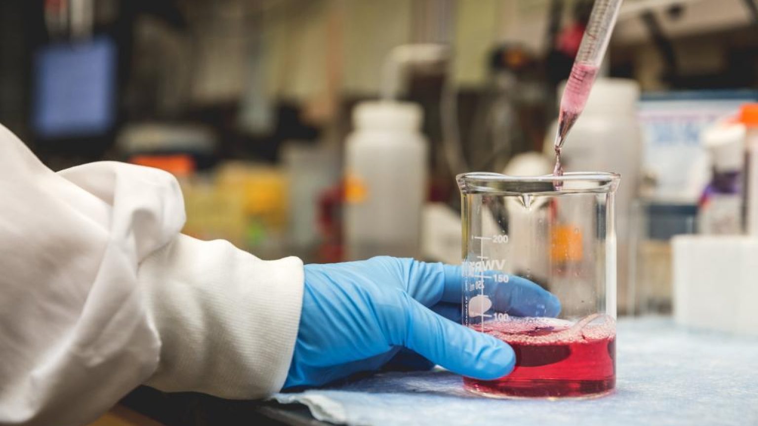 Science beaker and pipette 1024x683